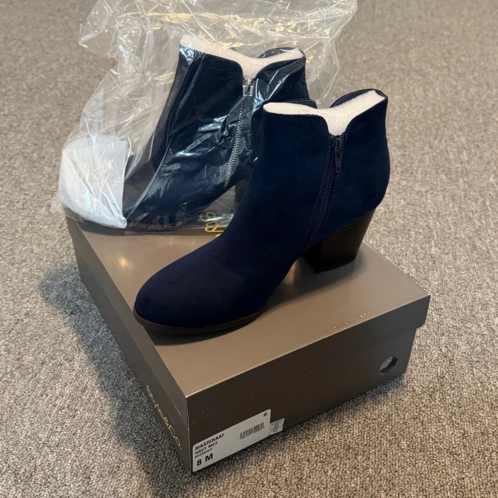 Style & Co
Women's Masrinaa Ankle Booties size 8 M - Picture 7 of 7